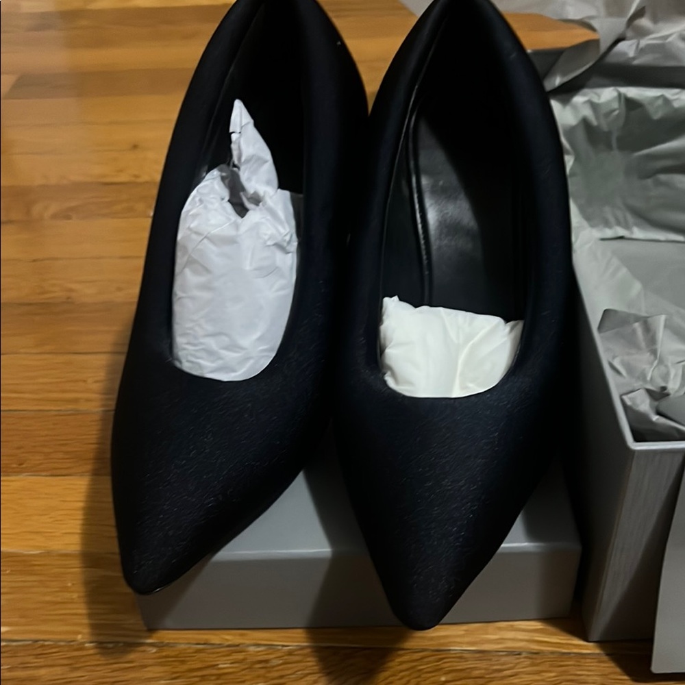 Balenciaga Black Heels- Brand New with Box (Never been used) - Picture 5 of 7